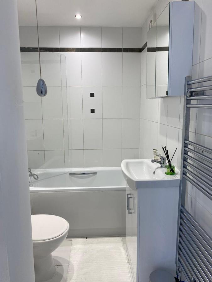 Central Leeds Townhouse With Private Roof Garden Sleeps 4 Zewnętrze zdjęcie