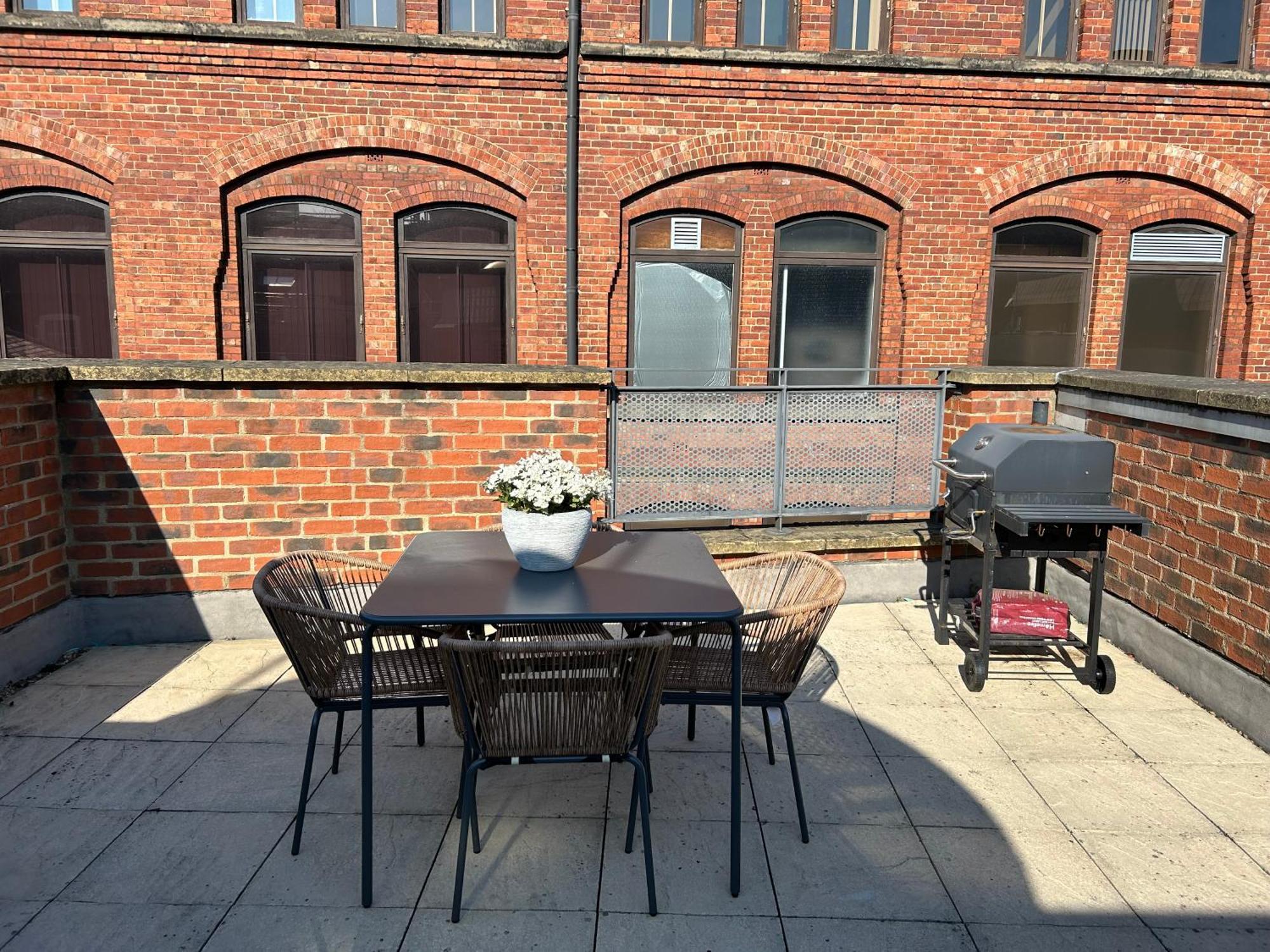 Central Leeds Townhouse With Private Roof Garden Sleeps 4 Zewnętrze zdjęcie